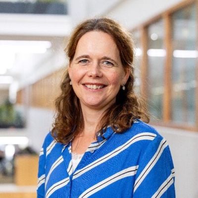 Dr. Elke Naumann