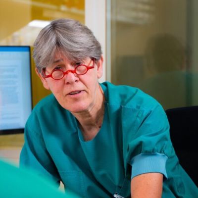 Dr. Marianne Nieuwenhuis
